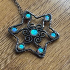 Vintage Silver Pendant Opal Features